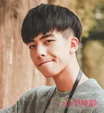 小男生锅盖头发型 男生流行锅盖头发型图片