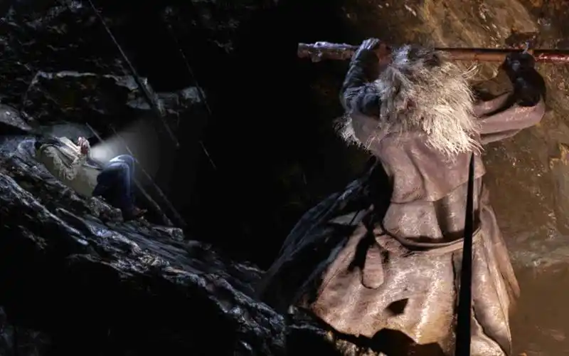 【生化危机8】巨锤狼人企图击杀主角 (第三人称视角)_哔哩哔哩bili