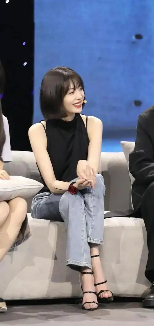 腿精美女李溪芮|壁纸|打卡_网易订阅