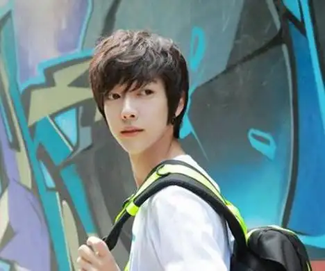 男生斜刘海发型精选(10款)