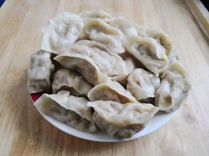 皮薄馅儿大的东北酸菜猪肉蒸饺