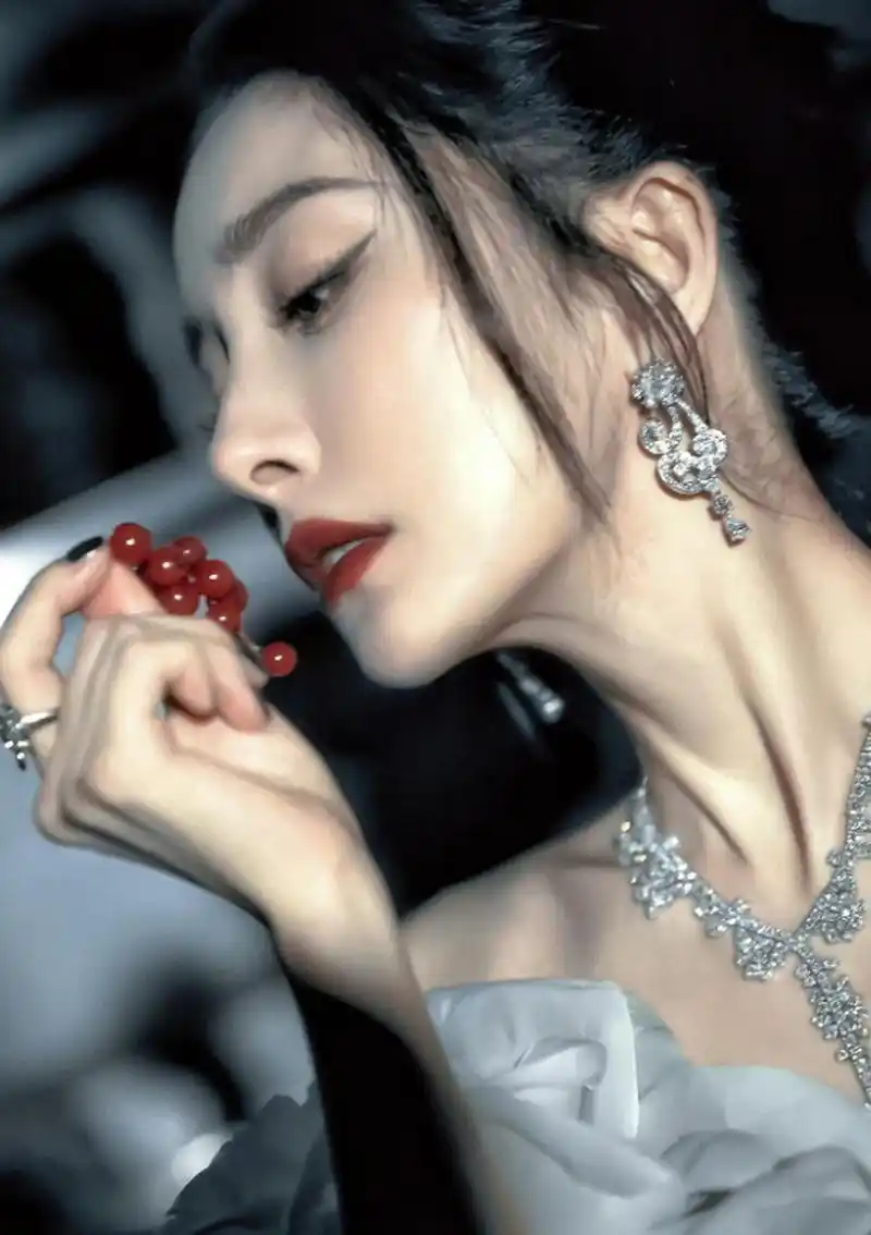 杨幂黑色礼服也太好看了吧