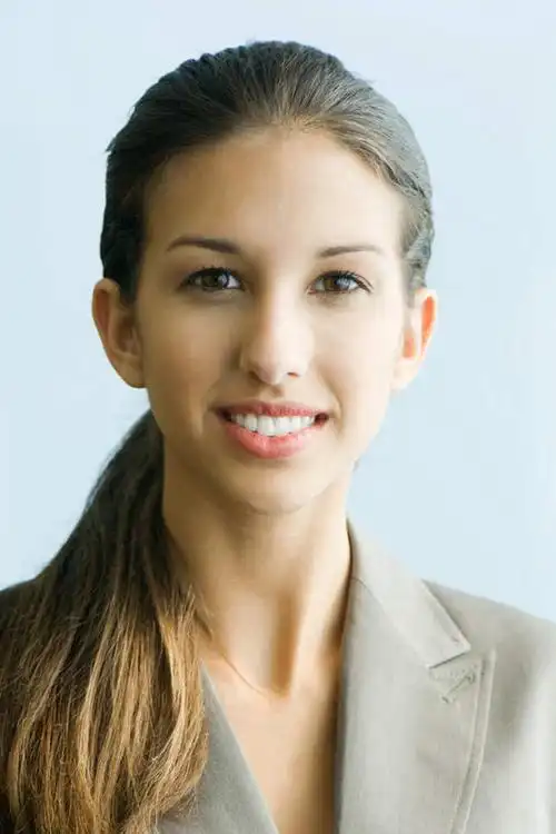 西方人,一个人,商务人士,商务女性,笑,微笑,露齿笑,竖图,室内,白天