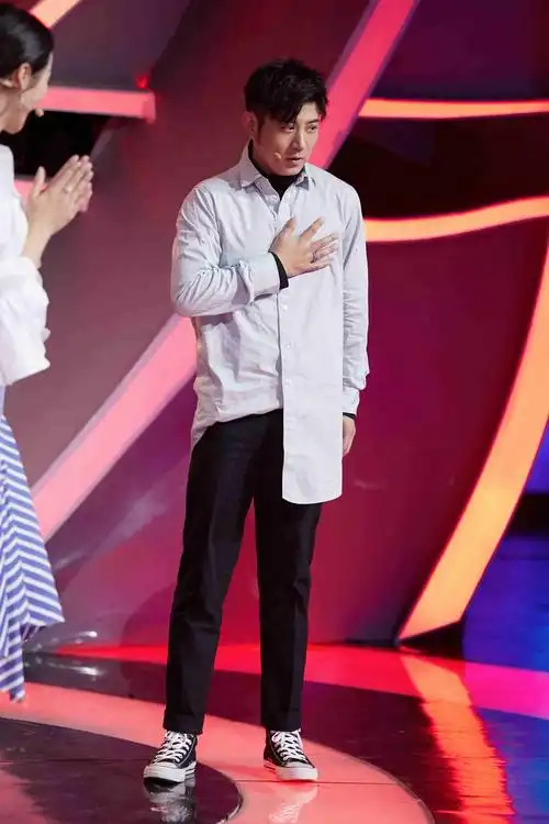 奇迹时刻圆满收官高晓攀化身勇士挑战高危魔术