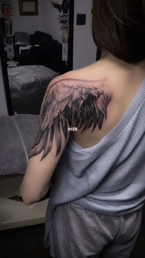 翅膀纹身