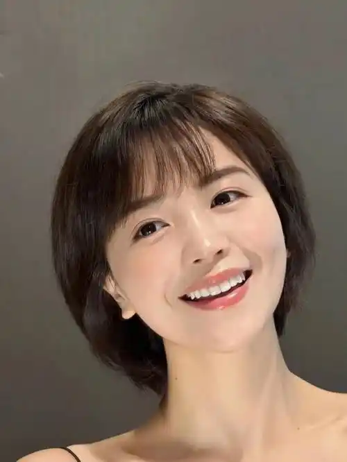 知性时尚真耐看——露耳波波头,短发新风尚