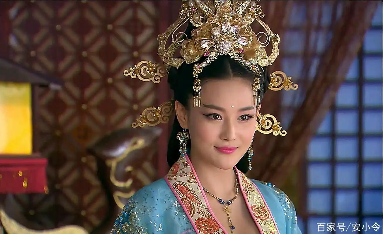 张馨予在《封神英雄榜》中的唯美剧照,妆容美艳显妖气!