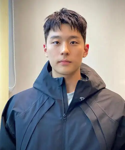 男生夏天适合剪"短发",这3款发型清爽干净,剪完阳光帅气!