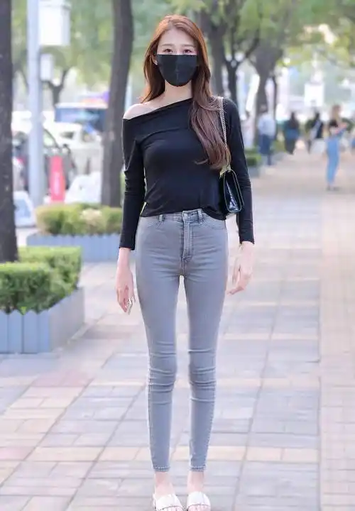 紧身牛仔裤搭配长袜真是太美了_臀部_身材_女性