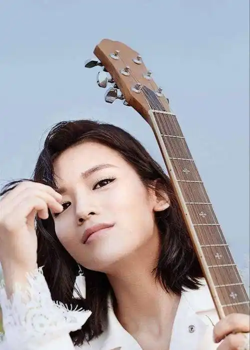 她曾是工厂流水线女工,参加快女一夜成名,如今31岁黄英自曝现状_曹帅