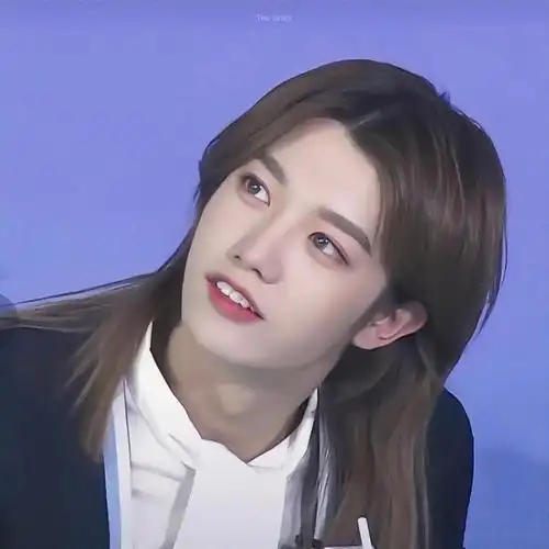 戏水|我来蹲蹲适合做头像的图先放点我喜欢的请砸过来可爱小滢