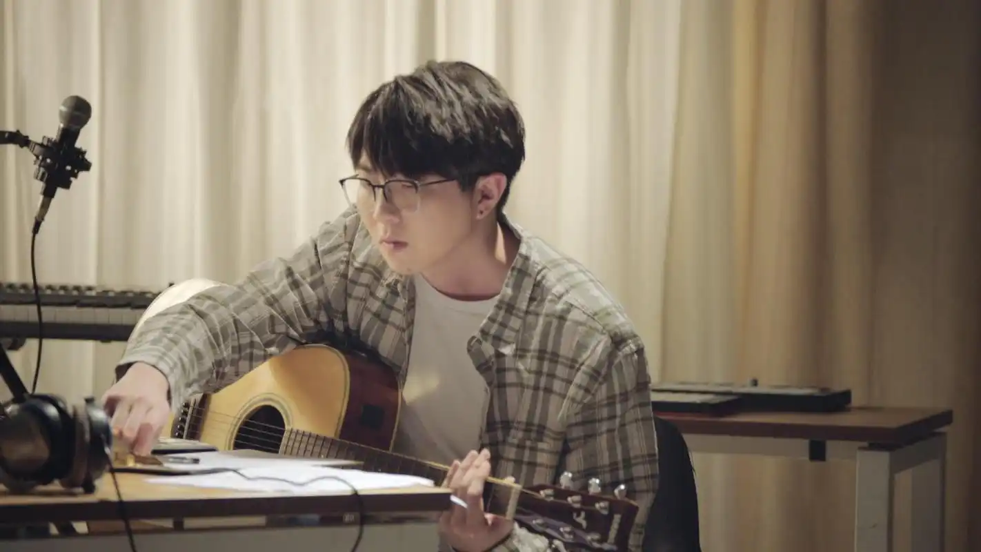 华晨宇与毛不易:前者能拼爹非要拼才华,后者从草根到巨星