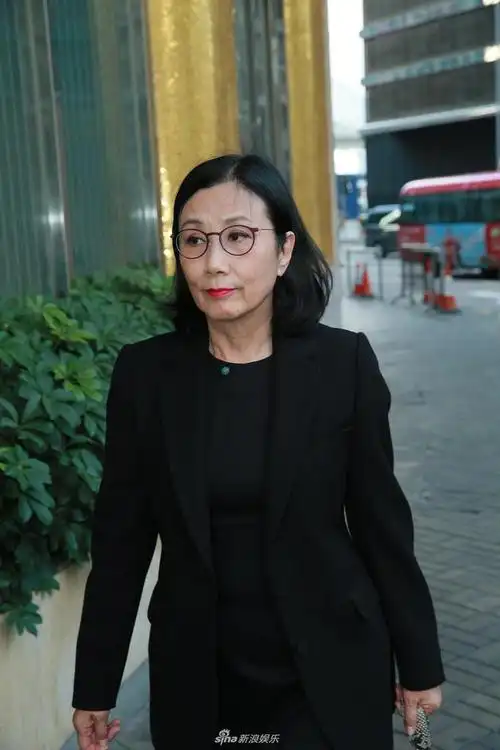 子喉歌后冼剑丽肺炎病逝汪明荃赞其贡献大