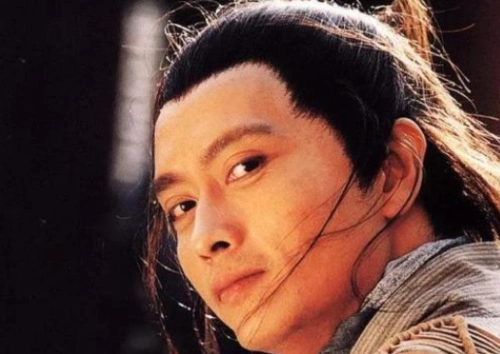 原创"酒剑仙"谢君豪:曾力压张国荣夺影帝,救小玉环被烧伤,只能给鲜肉