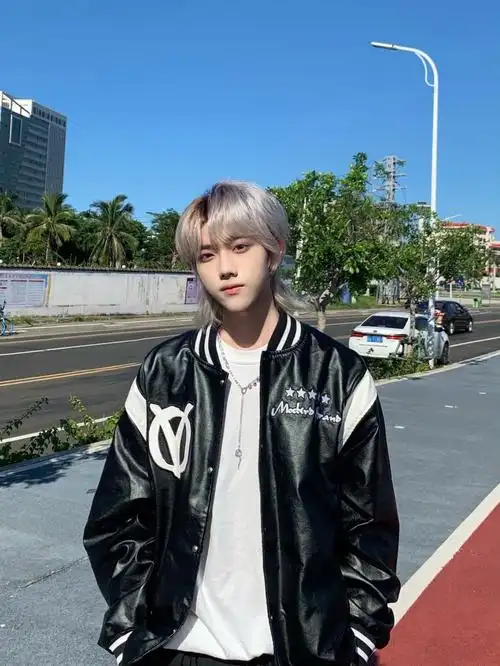 见过银发狼尾还绑个揪揪的裴擒虎吗