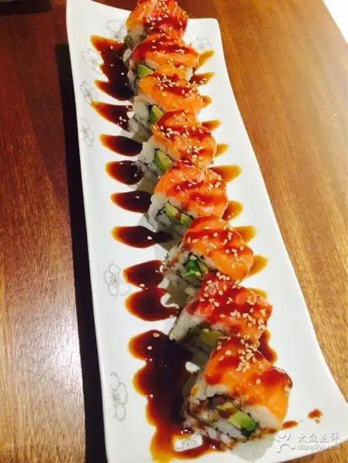 牛油果三文鱼卷