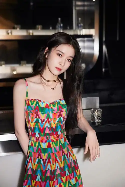 美女图中国内地95后演员张雪迎