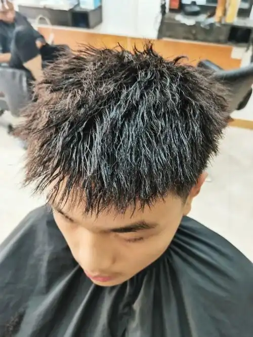 自然锡纸烫…超酷学生哥