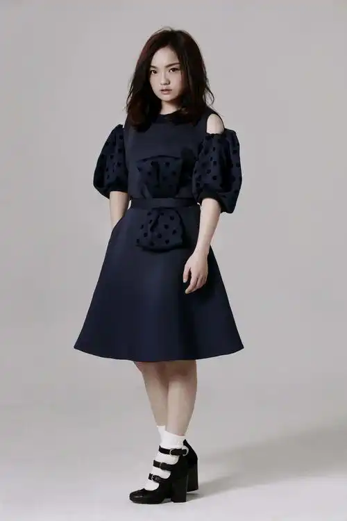 早年经历徐佳莹写真父亲为空军军官地勤退役,母亲为幼稚园老师,她家中