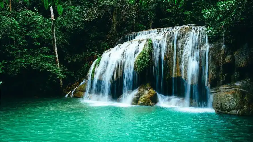 大自然壮丽瀑布风景高清桌面壁纸