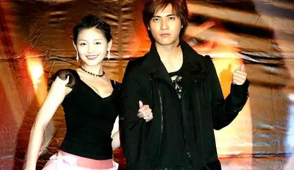 周渝民与大s分手后,说我听到她高跟鞋的声音就害怕得全身发抖!