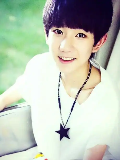 王源报喜考上重点高中14岁就会作词作曲