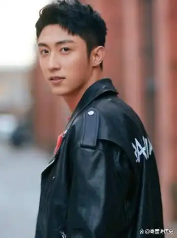 黄景瑜:16岁辍学,半路走红,因在内娱"服兵役",被央视点名