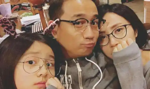 回顾黄磊:娶学生孙莉婚后生三子,女儿成他的骄傲,儿子让他苦恼