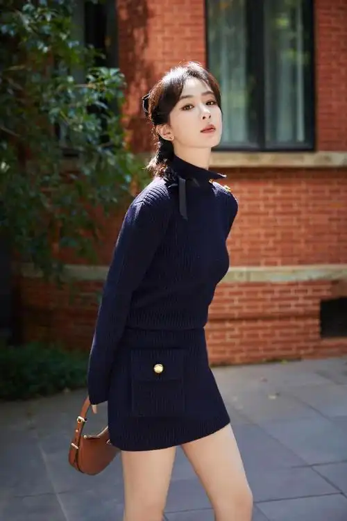 杨紫初秋美紫针织套装穿出温柔知性又大方自信的迷人魅力