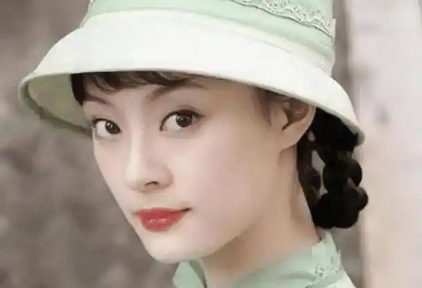 孙俪最新写真曝光,却被网友吐槽差别太大,状态不好_眼睛_眼神_身体