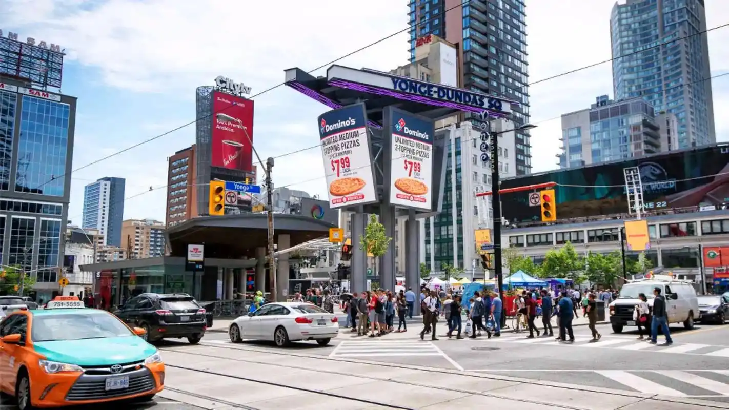 加拿大多伦多登打士四屏塔户外led大屏.媒体优势:位于加拿大 - 抖音