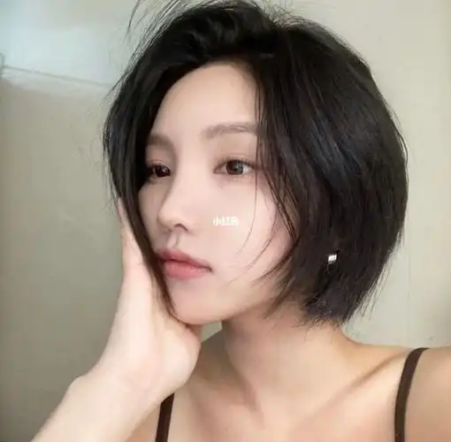 超a短发女生
