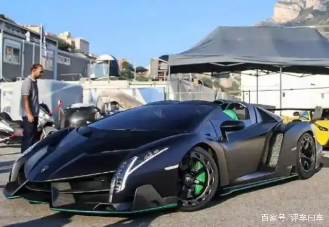 沙特王子晒兰博基尼毒药,1000万超跑不算啥,背后游艇4亿刀