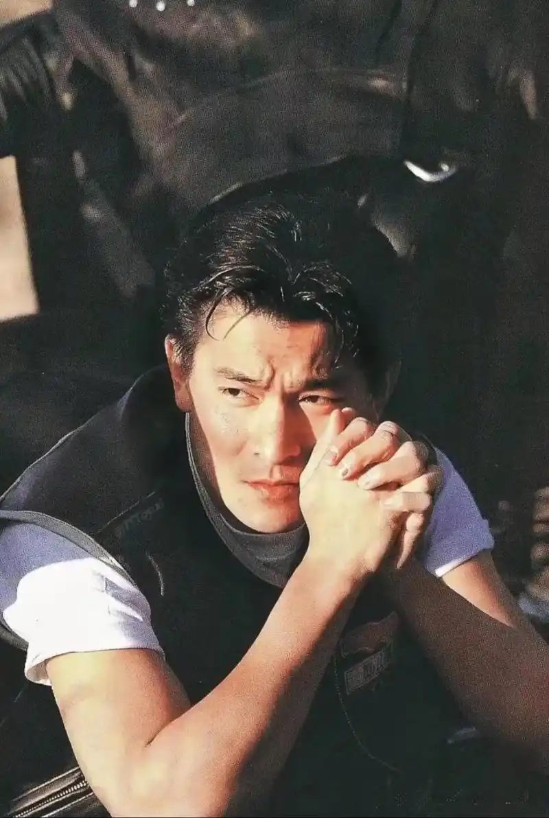 刘德华年轻时的机车写真