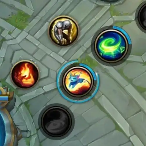 值得注意的是技能的充能,当我们挂上队友时,技能图标边上会有一个蓝圈