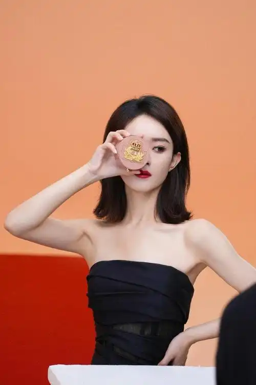 赵丽颖好飒黑色抹胸西装齐肩短发赵姐真的太飒了