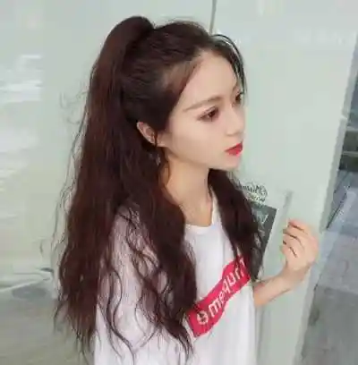 女生水波纹玉米烫发型图片