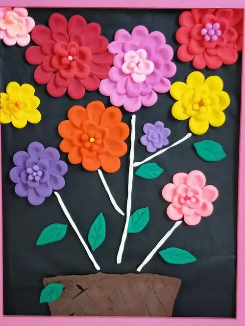 图胡硕中心幼儿园——《金秋》为主题的幼儿利用废弃物手工作品展