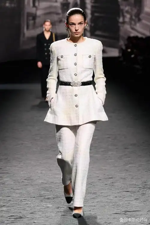 这个历史悠久且独具风格的时尚品牌,再次以令人期待的2021春夏时装秀