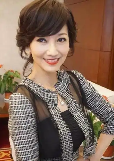 冻龄女神赵雅芝一点没变 61岁仙气依然
