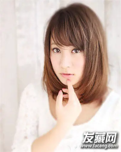 短发发型 > 女生最减龄发型 日系精致的中短发发型(4) 导读:柔顺齐肩
