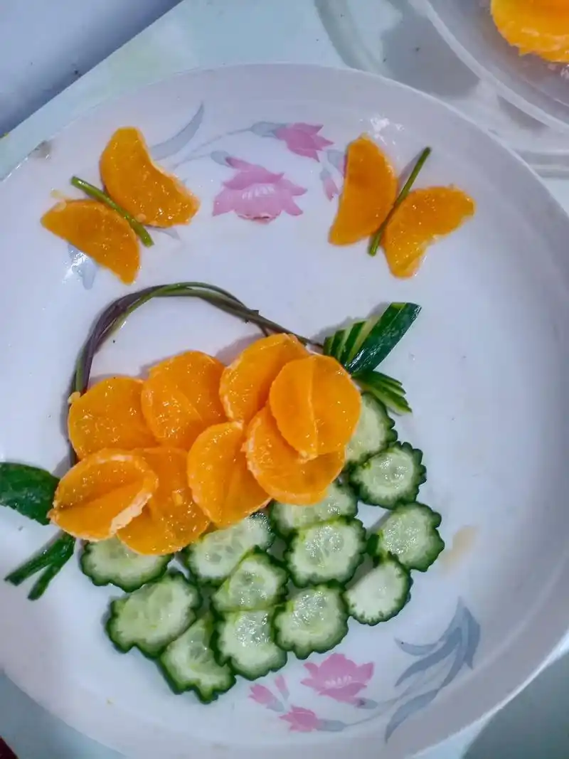 好久没上作品了今天做个花样水果摆盘