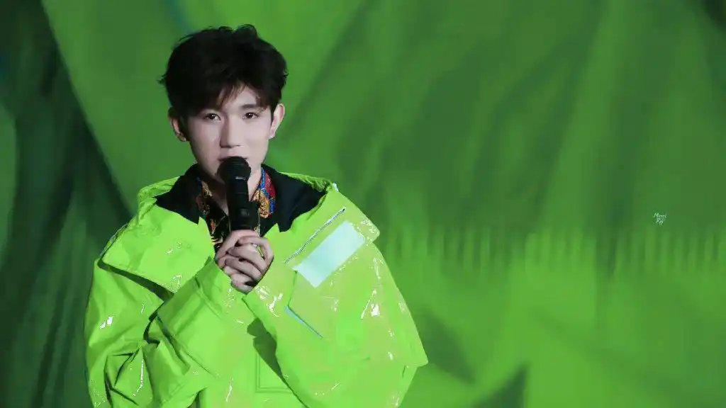 王源壁纸从前那个小小少年已成长为我们心中最美好的模样