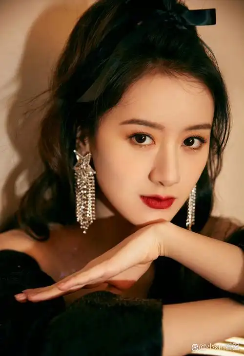 袁冰妍性感起来谁都扛不住,美艳绝伦,优雅迷人[鲜花][鲜花][鲜花]