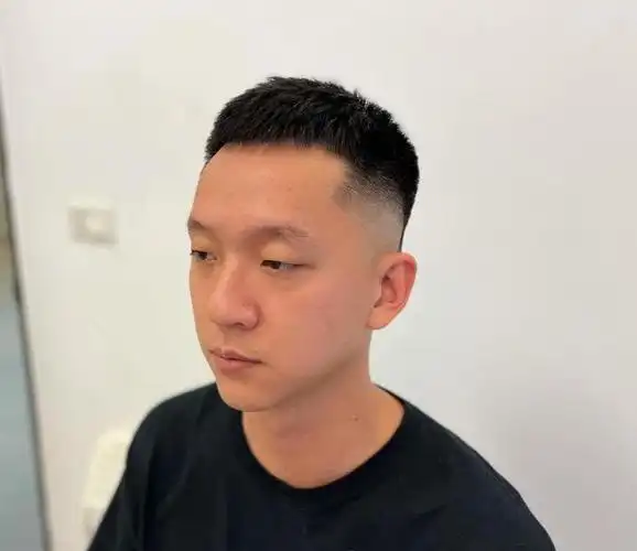 40岁男人别剪显老的发型这三款造型不挑脸型成熟又帅气