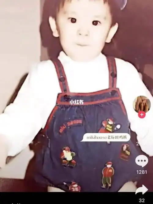 刷抖音无意间看到向佐小时候的照片9899发现向佐穿的是竟然miki