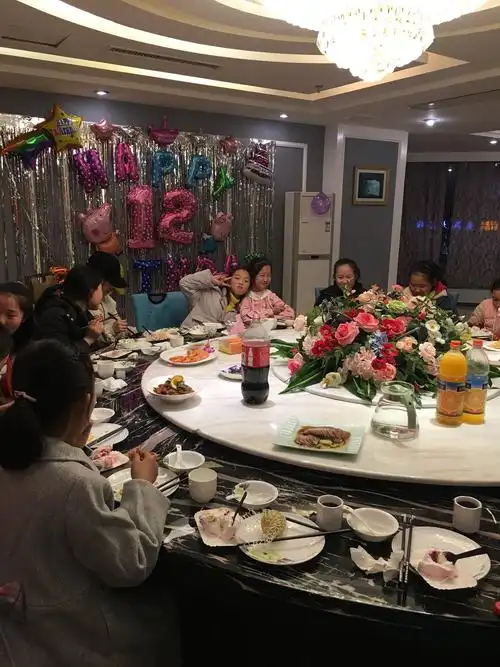 我亲亲的伙伴们都陆陆续续的来到了我的生日宴现场