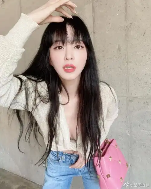 韩艺瑟晒与男友合影##韩艺瑟公布恋情#韩艺瑟ins晒出和男友恩爱合照