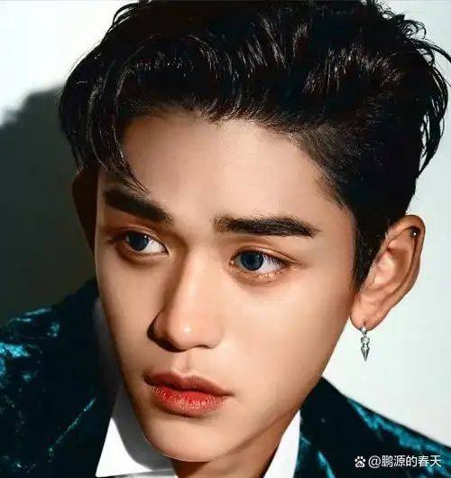 新生代的港风男生黄旭熙,他的这个长相是港风的毋庸置疑,年轻的时候