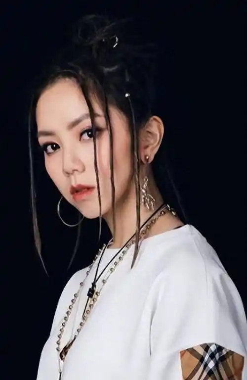 感谢那几年昏暗的时光,这一次,"邓紫棋"勇敢地成为自己!